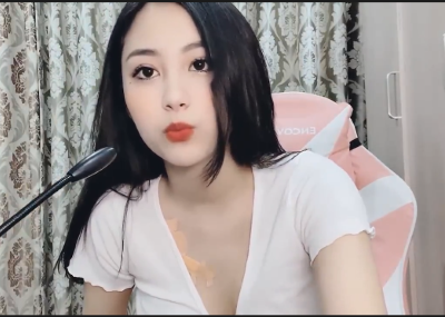 Nhìn em phương boom nóng bỏng lên live khoe vú lồn